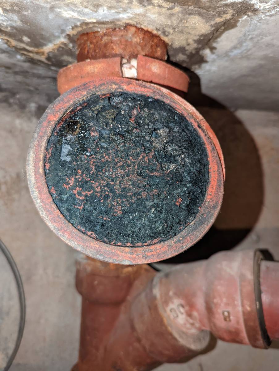 Débouchage de WC et urinoirs publics en urgence Aix-en-Provence