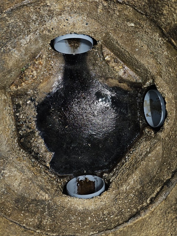 Reprise d'une cunette de regard d'eaux usées à Miramas pour le Village des Marques