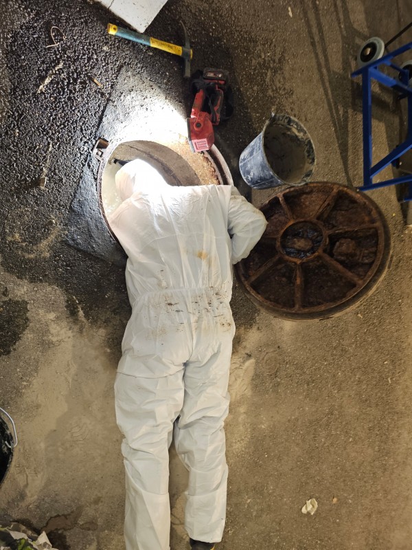 Reprise d'une cunette de regard d'eaux usées à Miramas pour le Village des Marques