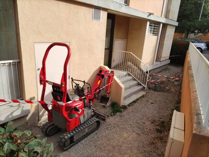 Minipelle 900kg pour des travaux de terrassement avec accès difficile