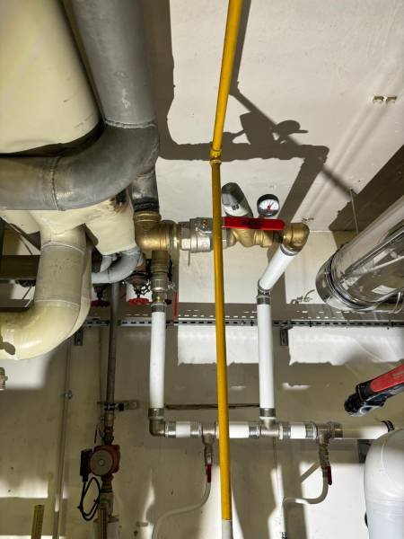 Installation d'un détendeur dans une chaufferie de copropriété pour un syndic à Aix en Provence