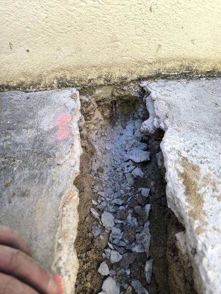 Tranchée manuelle entre la cuve et la chaudière