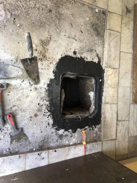 Création et pose d'un regard hydraulique de canalisation d'eaux usées dans un immeuble à Aix en Provence