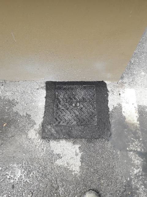 Remplacement de regard y compris fourniture et finition béton noir aux milles