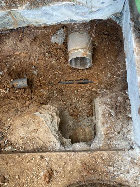 Travaux de reprise d'une canalisation d'évacuations d'eaux usées sur une maison individuelle à Venelles