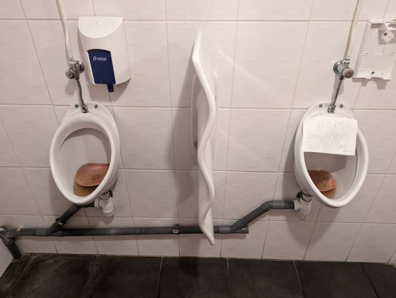 Débouchage d'urinoirs vers Aix en provence dans des bureaux