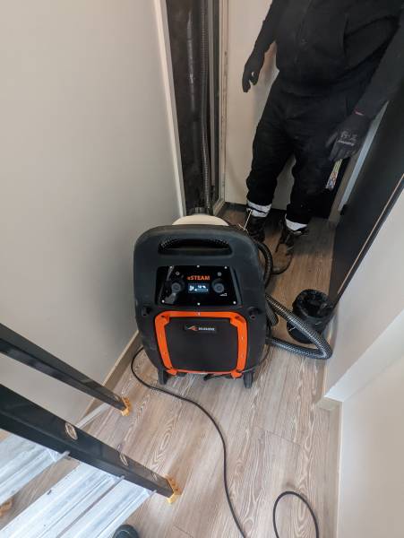 Enfumage d'un hôtel à Marseille suite à des problèmes d'odeurs dans des chambres inloubales